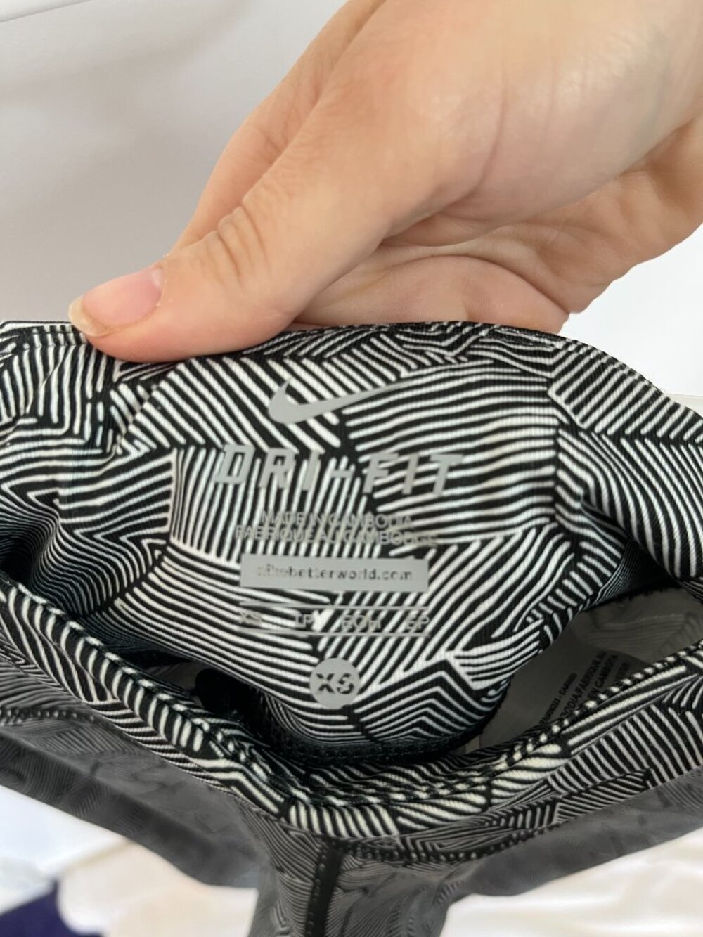 Nike Running Dri-Fit Black White Geometric Pattern 3/4 Leggings - Picture 4 of 6